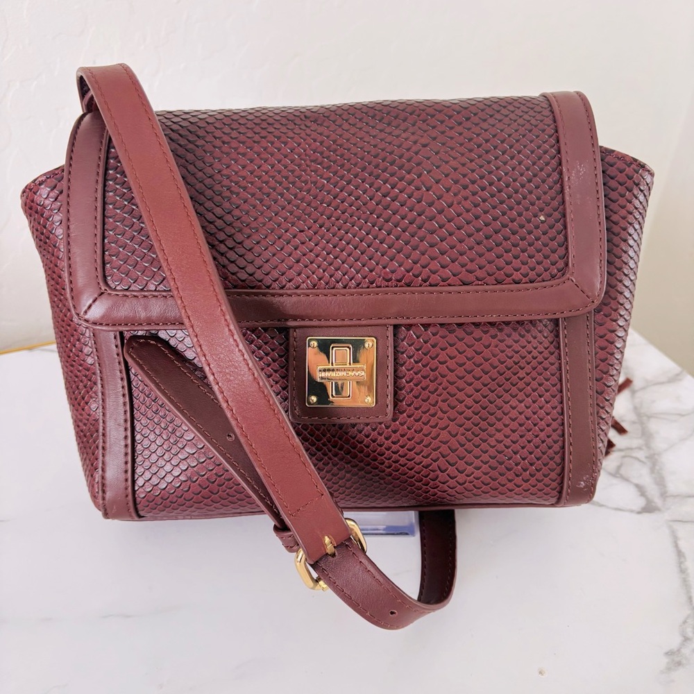 Isaac Mizrahi Maroon Burgundy Textured Leather Crossbody‎ Bag Gold Accent
